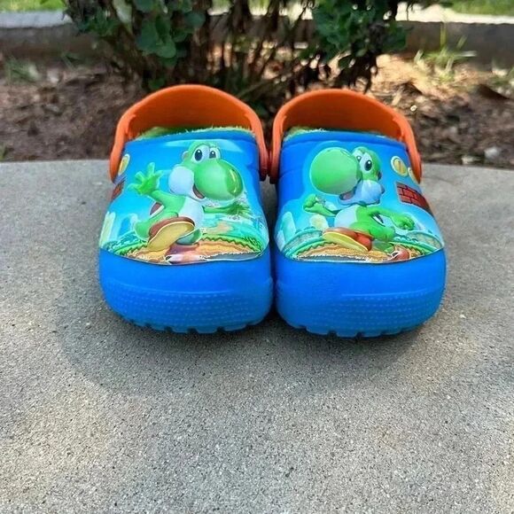 Kid’s Crocs Fun Lab Lined Yoshi Clogs - Picture 2 of 11